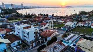 Apartamento para locação anual com 2 quartos + 1 suíte no bairro Armação  em Penha SC.