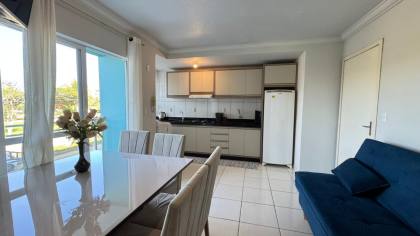 APARTAMENTO MOBILIADO A 450 METROS DO MAR DISPONÍVEL PARA LOCAÇÃO ANUAL