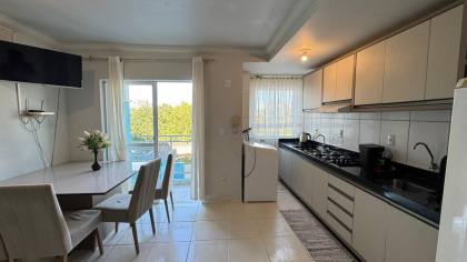 APARTAMENTO MOBILIADO A 450 METROS DO MAR DISPONÍVEL PARA LOCAÇÃO ANUAL