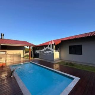 Casa na praia com piscina e sauna a 5 minutos do mar