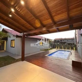 Casa na praia com piscina e sauna a 5 minutos do mar
