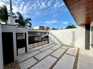 Sobrado com piscina a apenas 800 metros da praia em Itajuba