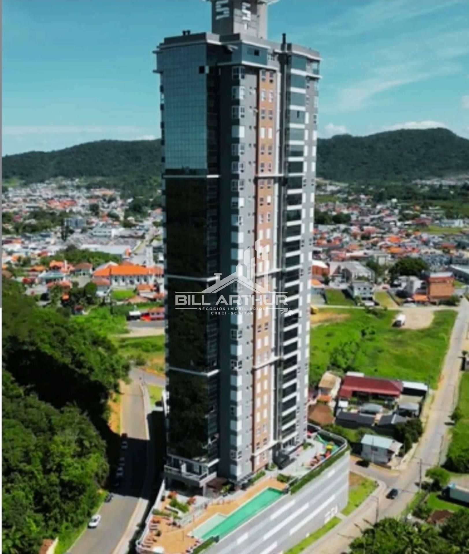 Cobertura de Alto Padrão com 4 Suítes e Condomínio Completo em Penha!