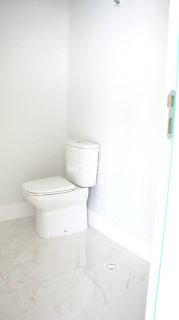 Cobertura de Alto Padrão com 4 Suítes e Condomínio Completo em Penha!
