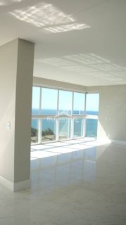 Cobertura de Alto Padrão com 4 Suítes e Condomínio Completo em Penha!