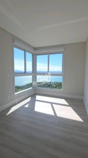Cobertura de Alto Padrão com 4 Suítes e Condomínio Completo em Penha!