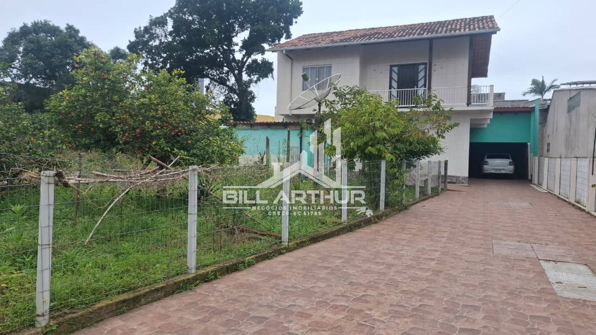 Oportunidade! Sobrado sozinho no terreno!