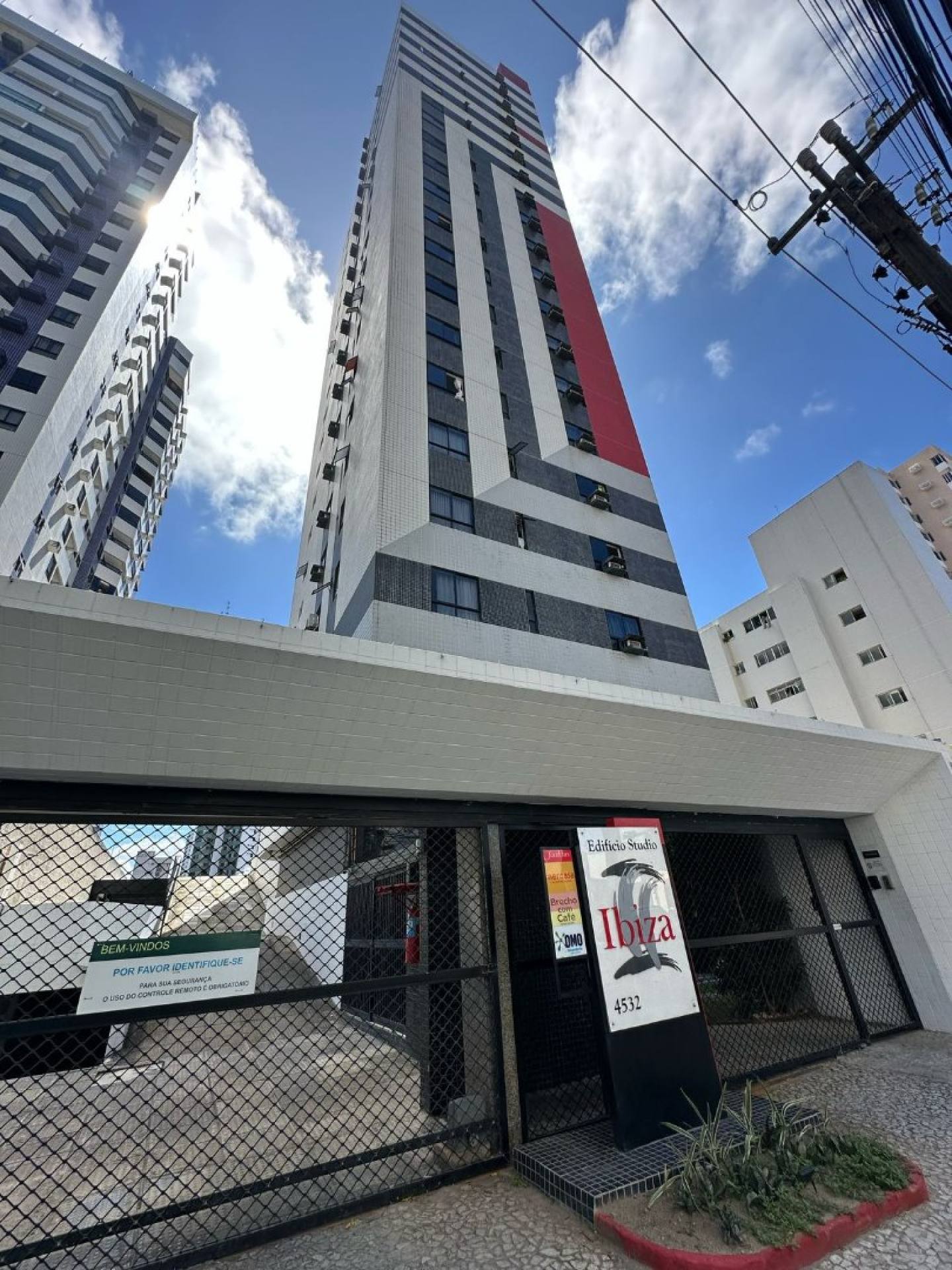 Apartamento para alugar - Edf. Ibiza II, Bairro Candeias, Jaboatão Dos Guararapes.