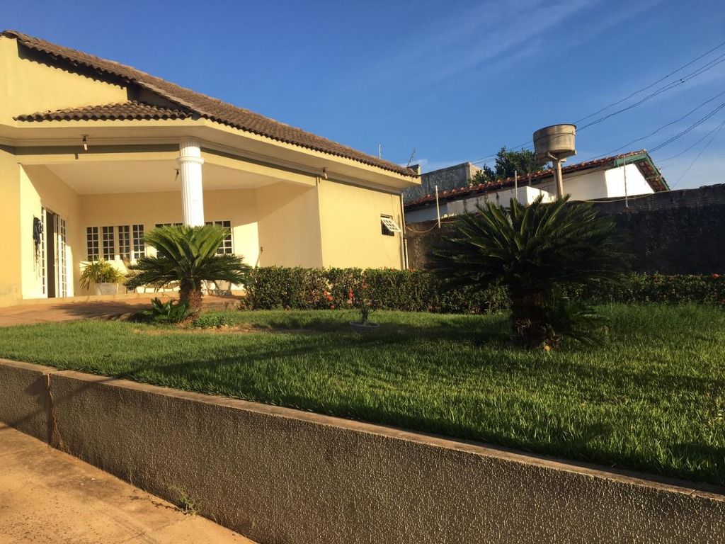 Linda Casa próxima a Avenida Julio  Campos