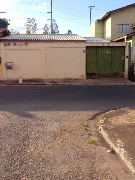 Casa com 3 quartos.
