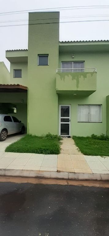 Sobrado lindo com 3 quartos.