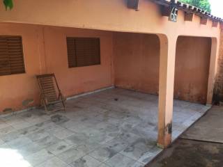 Casa com excelente localização ,proximo a Av. Filinto  Muller