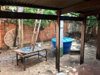 Casa com excelente localização ,proximo a Av. Filinto  Muller