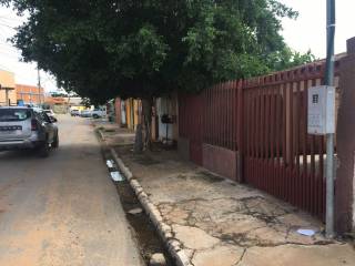 Casa com excelente localização ,proximo a Av. Filinto  Muller