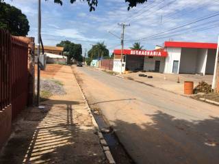 Casa com excelente localização ,proximo a Av. Filinto  Muller