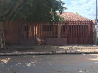 Casa com excelente localização ,proximo a Av. Filinto  Muller