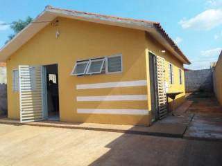 Excelente Casa na Av. Principal do Bairro !!
