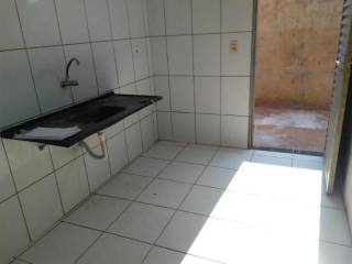 Excelente Casa na Av. Principal do Bairro !!