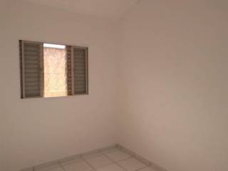 Excelente Casa na Av. Principal do Bairro !!