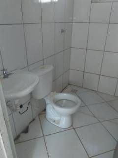 Excelente Casa na Av. Principal do Bairro !!