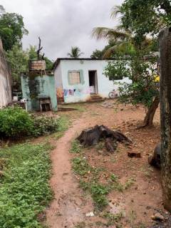Terreno com duas casas