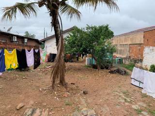 Terreno com duas casas