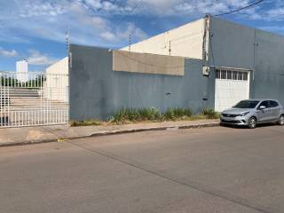 Barracão amplo com 1809 m² .