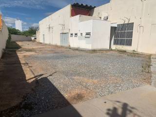 Barracão amplo com 1809 m² .