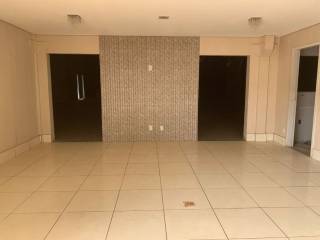 Barracão amplo com 1809 m² .