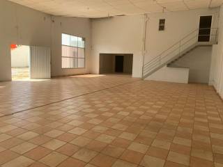 Barracão amplo com 1809 m² .