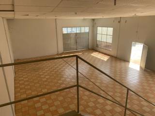 Barracão amplo com 1809 m² .