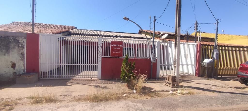 Ótima casa com 2 quartos.