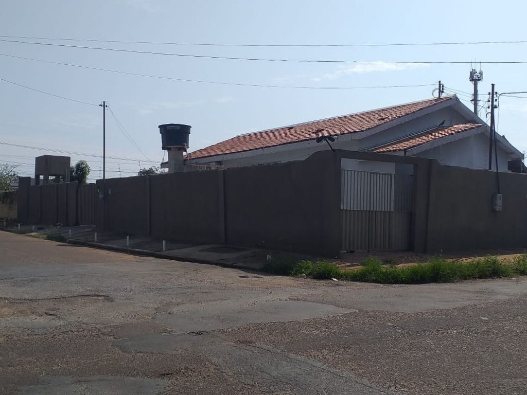 Ótima casa com 6 quartos.