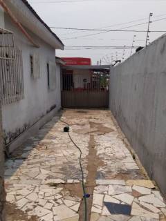 Ótima casa com 6 quartos.
