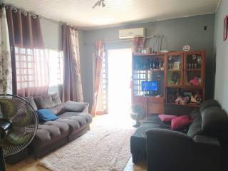 Ótima casa com 6 quartos.