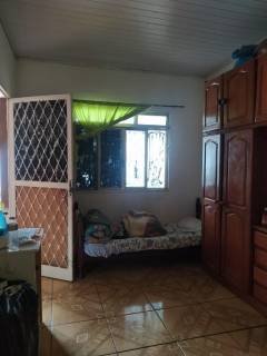 Ótima casa com 6 quartos.