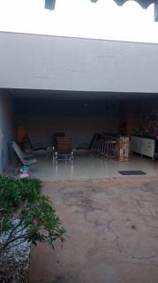 Ótima casa com 2 quartos.