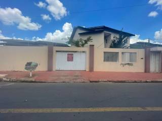 Sobrado com  5 suítes no bairro Centro Sul em Várzea Grande