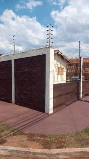 Ótima casa com 2 quartos.