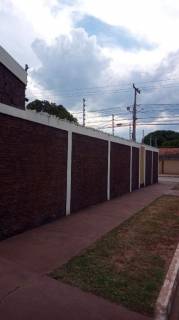 Ótima casa com 2 quartos.