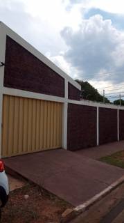 Ótima casa com 2 quartos.
