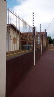 Ótima casa com 2 quartos.