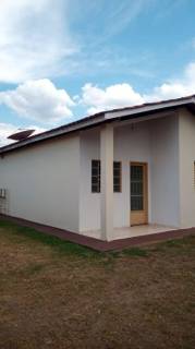Ótima casa com 2 quartos.