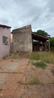 Ótima casa com 2 quartos.
