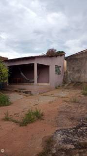Ótima casa com 2 quartos.