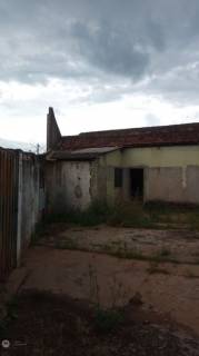 Ótima casa com 2 quartos.