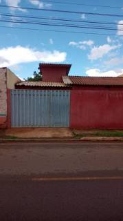 Ótima casa com 2 quartos.