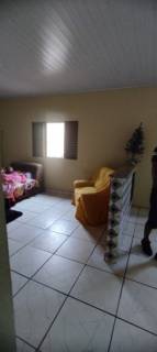 Ótima casa com 2 quartos.