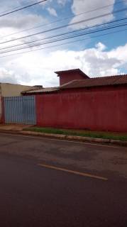 Ótima casa com 2 quartos.
