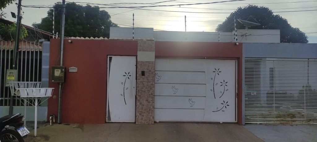 Ótima casa com 2 quartos.